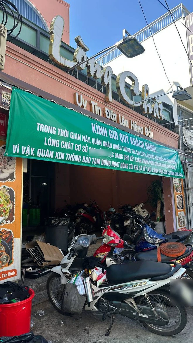 Lòng Chát Quán vừa mở bán đã bị ép dẹp tiệm, treo băng rôn 4 dòng cầu cứu - Hình 1