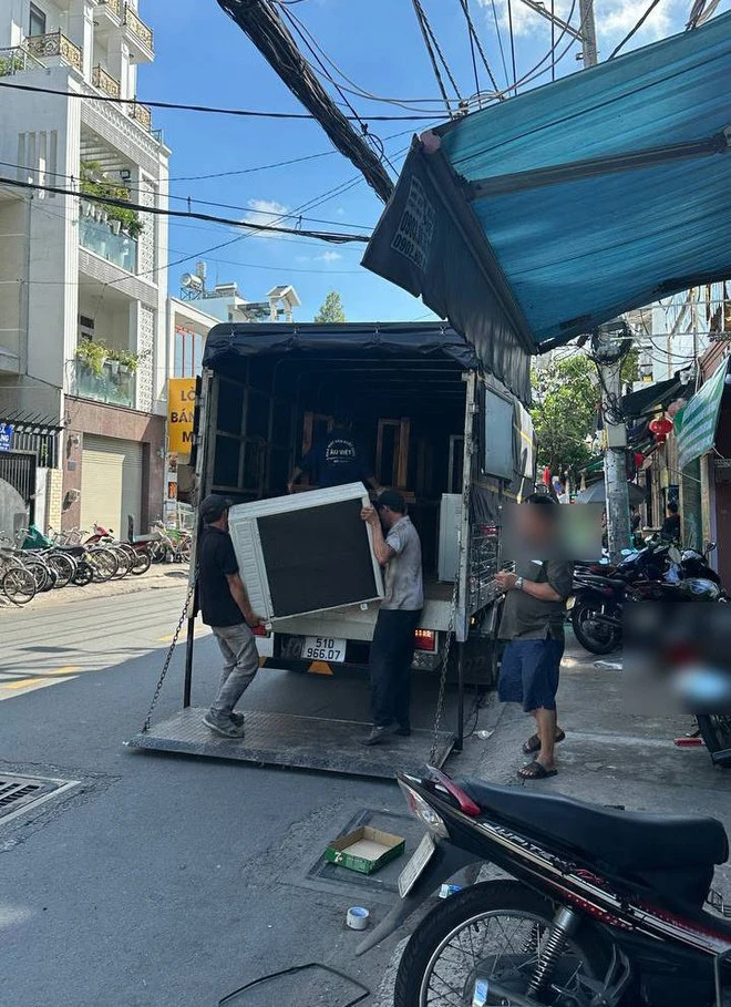 Lòng Chát Quán vừa mở bán đã bị ép dẹp tiệm, treo băng rôn 4 dòng cầu cứu - Hình 2