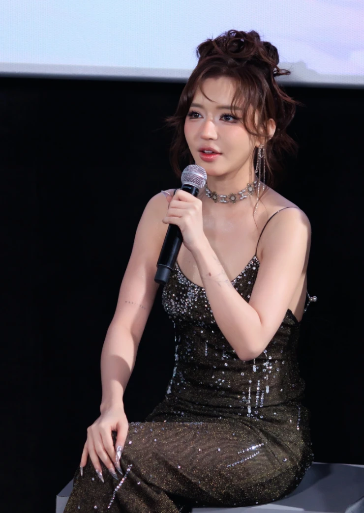 Một em xinh bị người lạ nhận xét kém duyên ở họp báo, Phương Mỹ Chi đáp gắt - Hình 3