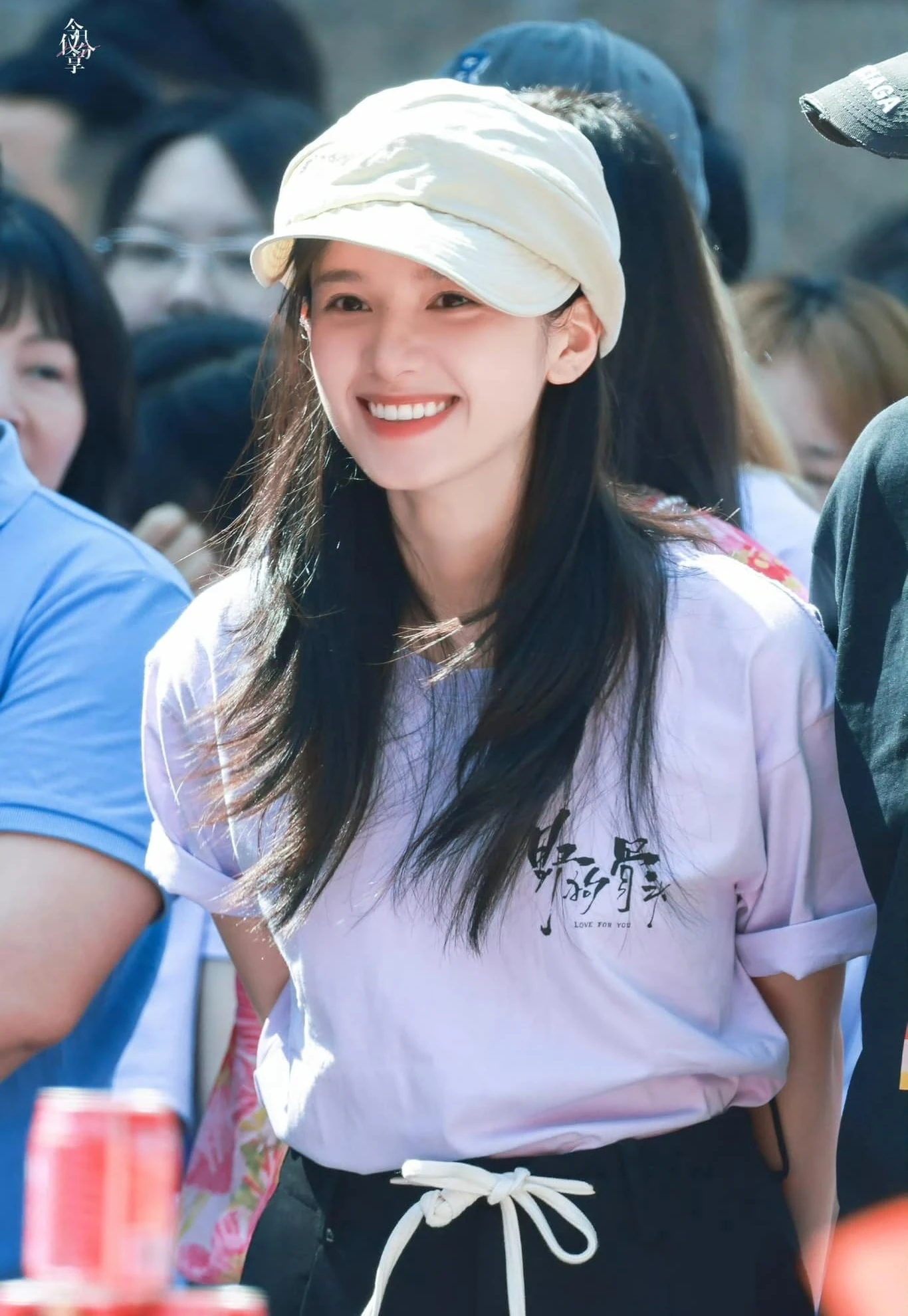 Mỹ nhân Trung Quốc đẹp như ánh nắng ở ngày khai máy phim mới: Nhan sắc đúng chuẩn mối tình đầu - Hình 1