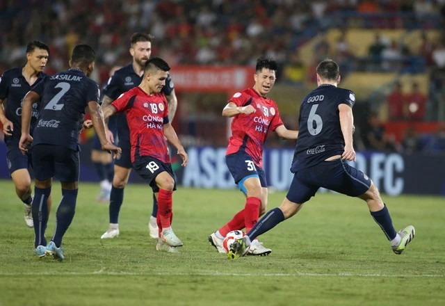 Quang Hải nằm sân, đến cổ vũ Chu Thanh Huyền không bị soi biểu cảm mà là thứ này - Hình 2