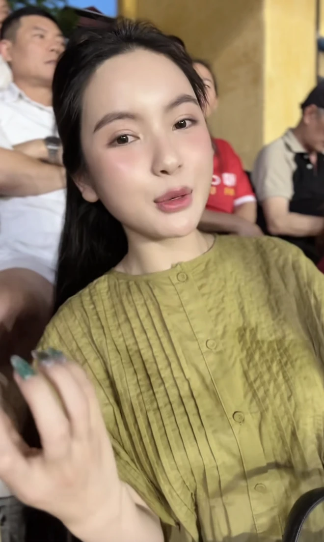 Quang Hải nằm sân, đến cổ vũ Chu Thanh Huyền không bị soi biểu cảm mà là thứ này - Hình 4