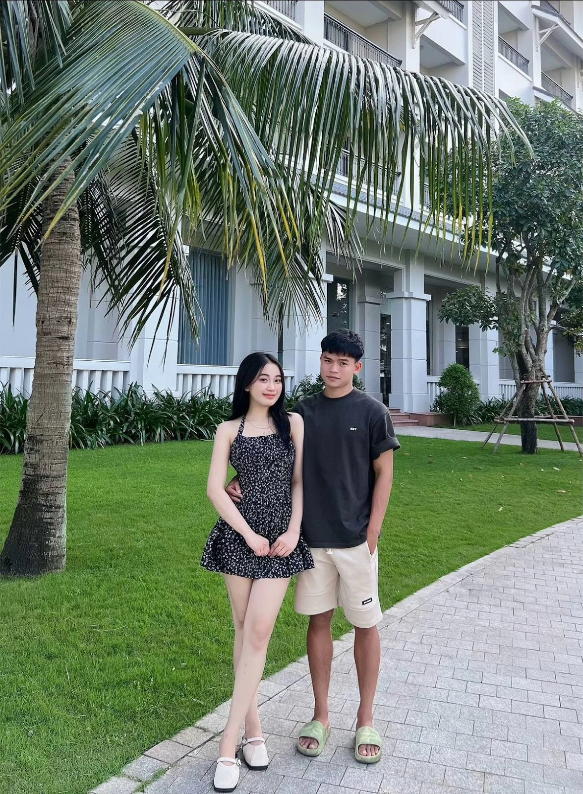 Vợ Hồ Văn Cường rộ nghi vấn cưới chạy bầu, ảnh ở quán cà phê tố ngược chính chủ? - Hình 5