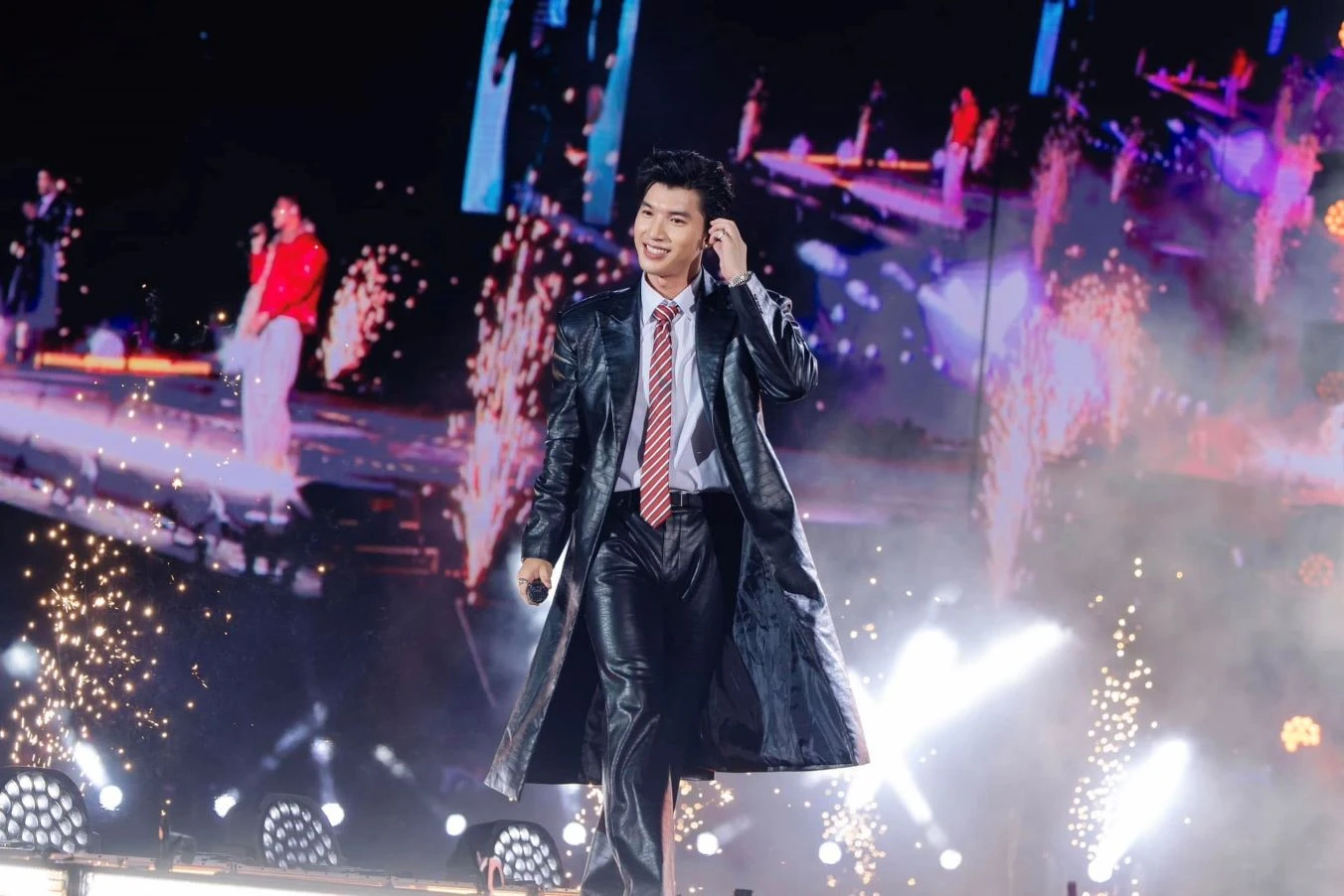 1 Anh trai mang hit cá nhân đến Concert gây tranh luận, đẳng cấp vượt Sơn Tùng - Hình 4