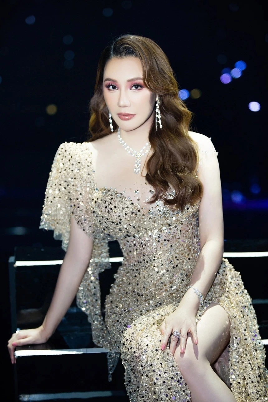 Hồ Quỳnh Hương: 2 lần tốt nghiệp thủ khoa, sòng phẳng với đàn ông, giờ viên mãn - Hình 1