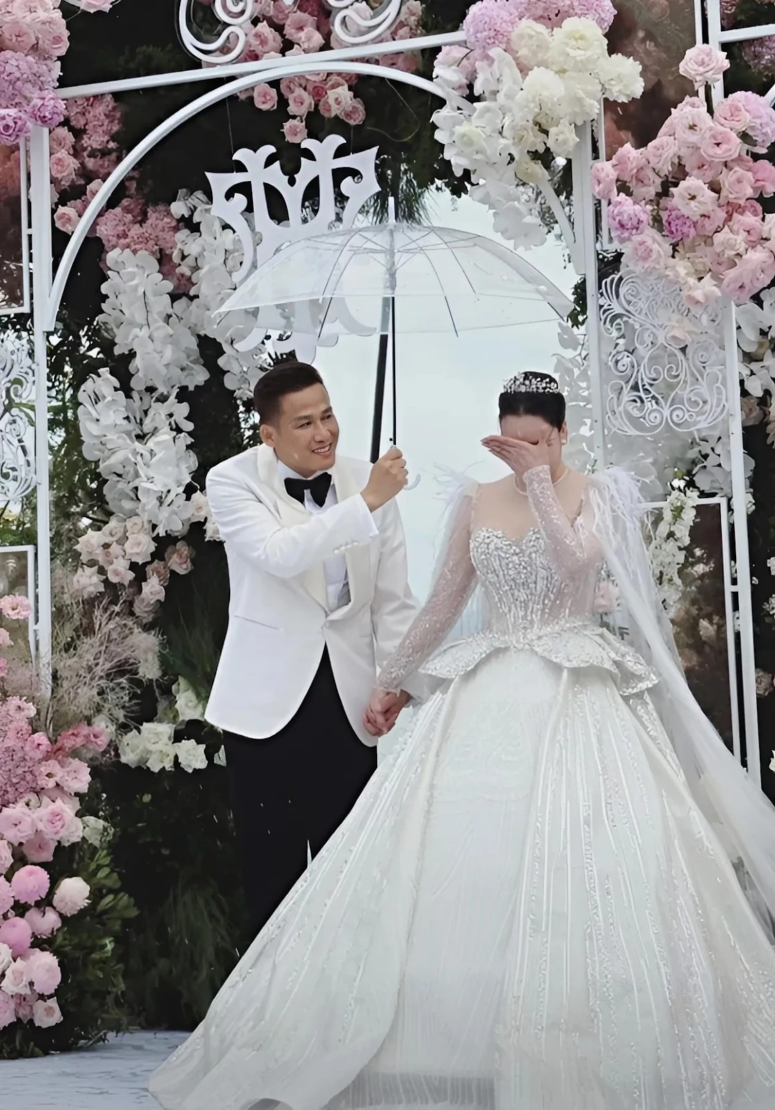 Hồ Quỳnh Hương khoe con trai 2 tuổi, CĐM đồng loạt phán không thoát kiếp đẻ thuê - Hình 4