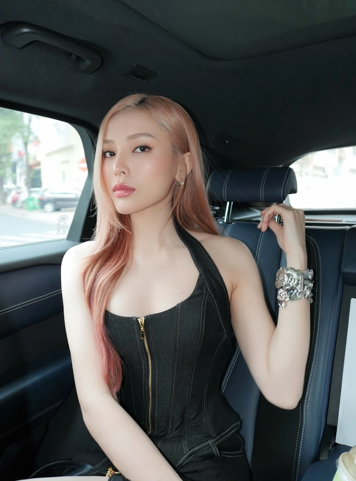 Kỳ Duyên huỷ theo dõi Miss World Thái, khiến Ý Nhi rơi vào tình huống khó xử? - Hình 3