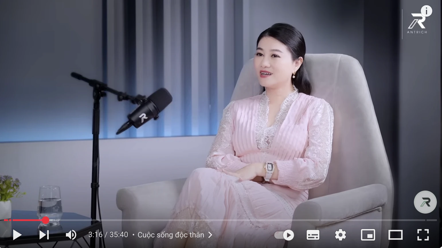 Quế Trân tuổ.i 44 buông xuôi trong căn hộ biệt phủ Quận 9, sắc vóc gây bất ngờ - Hình 2