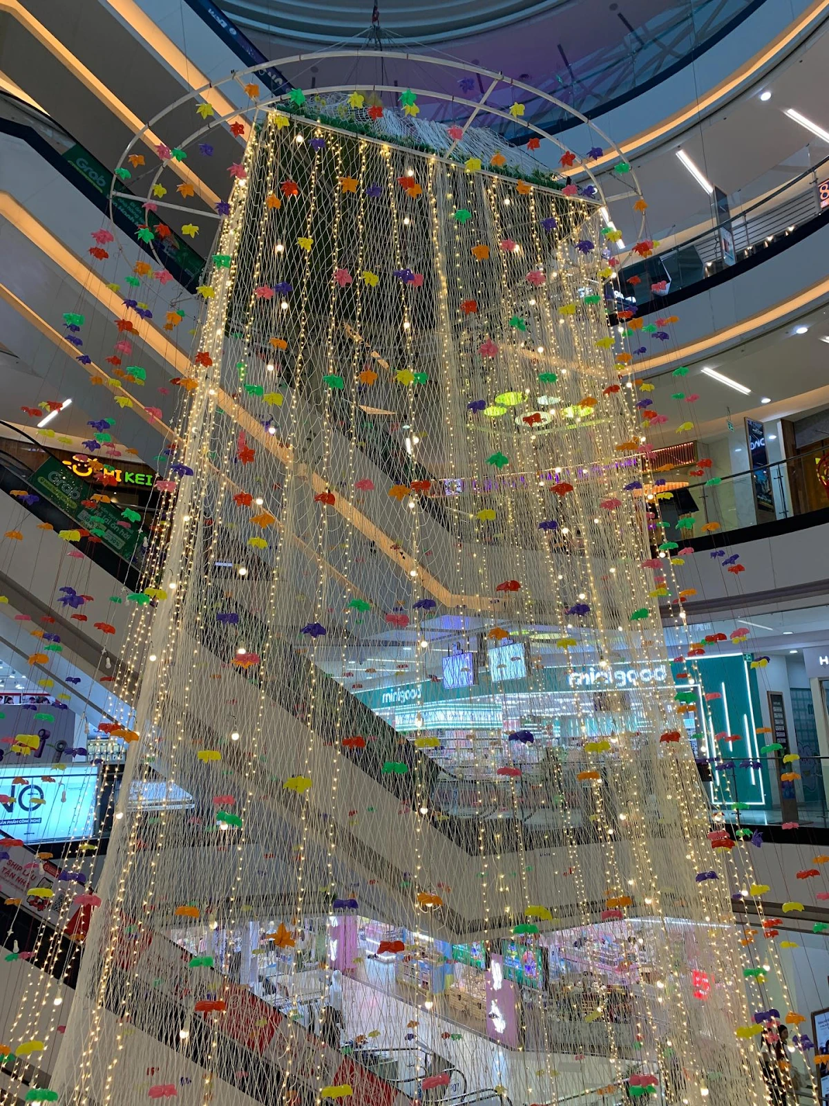 Vạn Hạnh Mall sau 3 vụ rúng động: Ai đến cũng vô thức làm 1 việc hệt nhau - Hình 1