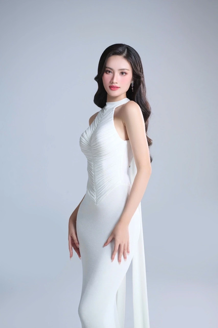 Ý Nhi ghi điểm ở Miss World, phải thức 5h sáng, ngủ ít tiếng, nói 1 câu nghe xót - Hình 6