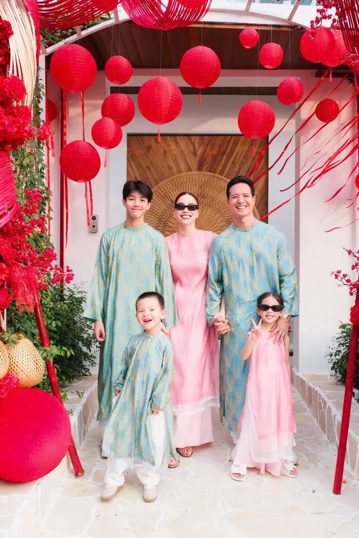 Hồ Ngọc Hà và Kim Lý gây xôn xao dư luận lộ mối quan hệ thật giữa Mẹ vợ con rể - Hình 1