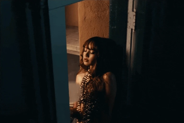 Lisa lại lộ da thịt nóng bỏng mắt, nhan sắc thăng hạng chặt đẹp IT girl thế hệ mới - Hình 3