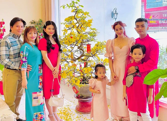 Mẹ ruột Phan Hiển: Trẻ đẹp không kém Khánh Thi, mắng con trai bênh con dâu - Hình 7