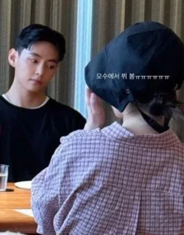 V(BTS) nghi lén lút với người có bạn trai, ARMY bức xúc truy lùng nữ chính - Hình 2
