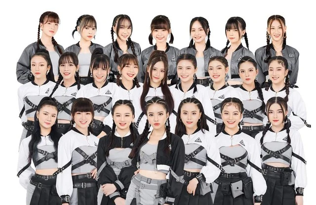Ánh Sáng AZA: Nhỏ nhất Em xinh, 12 tuổ.i làm idol, 1 mình sang TL thi sống còn - Hình 1
