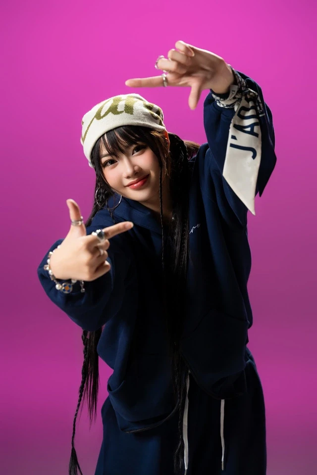 Ánh Sáng AZA: Nhỏ nhất Em xinh, 12 tuổ.i làm idol, 1 mình sang TL thi sống còn - Hình 6