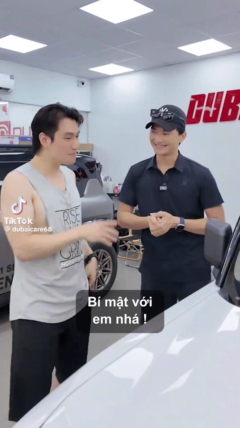 Cặp diễn viên Vbiz tình trong như đã mặt ngoài còn e: Đàng trai bí mật tậu xe mới cho bạn gái? - Hình 1