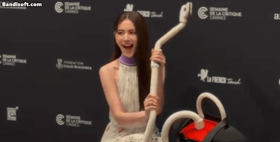 Clip viral: Quốc bảo nhan sắc bị ngó lơ ở thảm đỏ Cannes 2025, pose dáng với máy hút bụi trước hàng trăm người - Hình 6