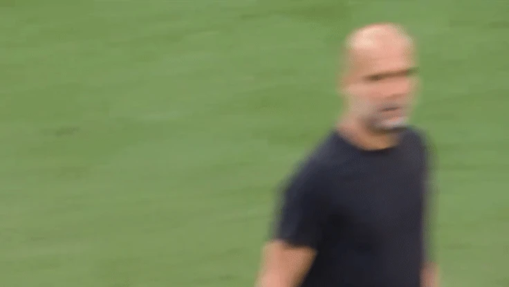 Guardiola tức giận với Henderson - Hình 1