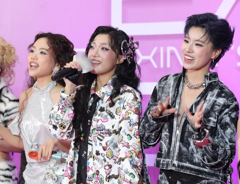 Lộ Em xinh thứ 31, giàu có, quyền lực nhất show vẫn gặp biến vì người này! - Hình 7