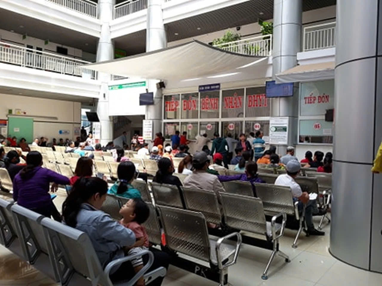 Vụ chạy chứng chỉ hành nghề: Khởi tố 4 bác sĩ, phát hiện thêm 18 người đáng nghi - Hình 3