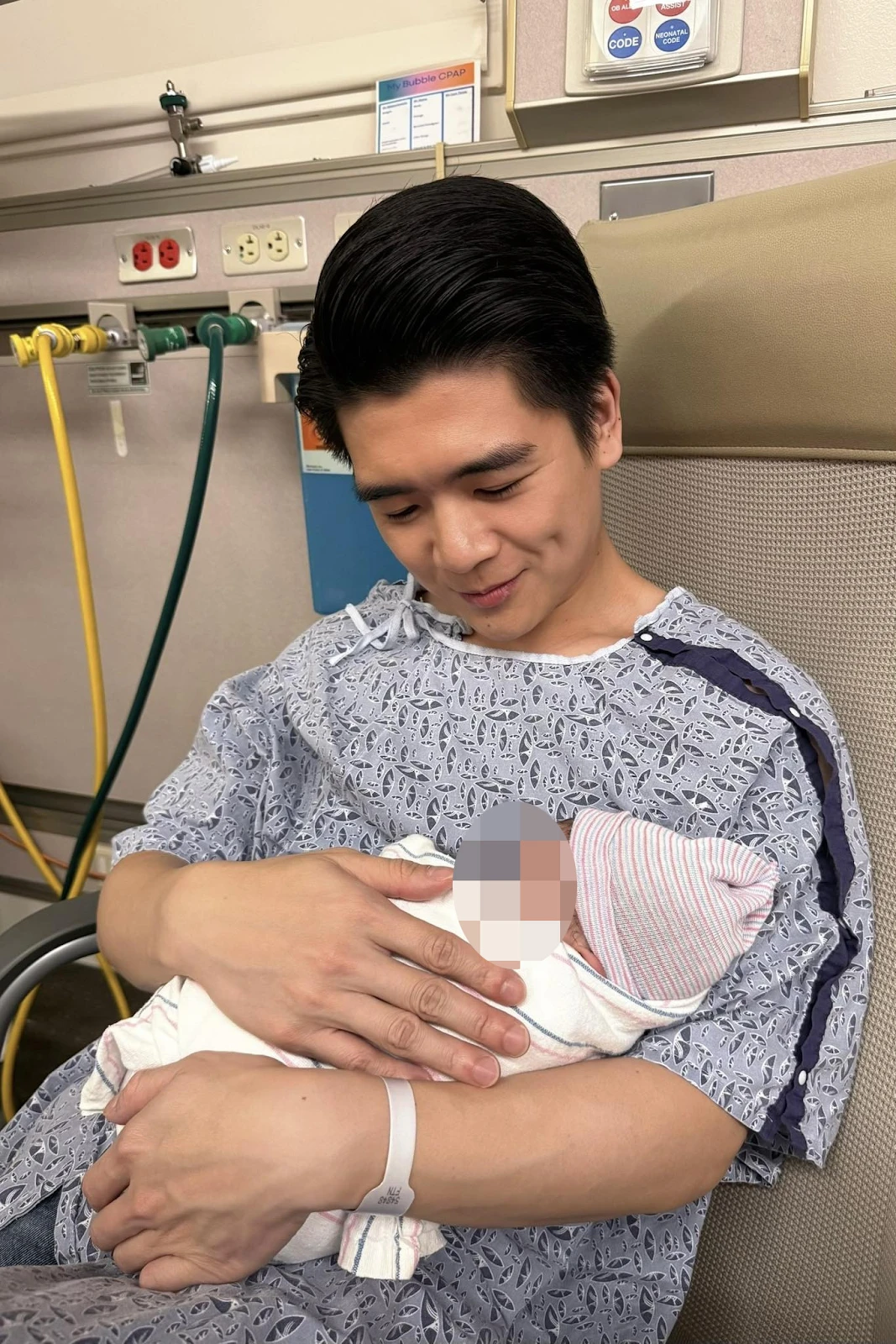 Cậu cả bầu Hiển có con lần 3, vợ bí ẩn lộ thân thế, dâu thứ Đỗ Mỹ Linh ra rìa? - Hình 1