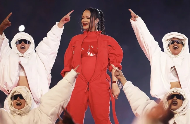 Rihanna gần 10 nămlười biếng, vừa tái xuất bị dặm 1 câu Hát gì mà thua cả AI - Hình 4