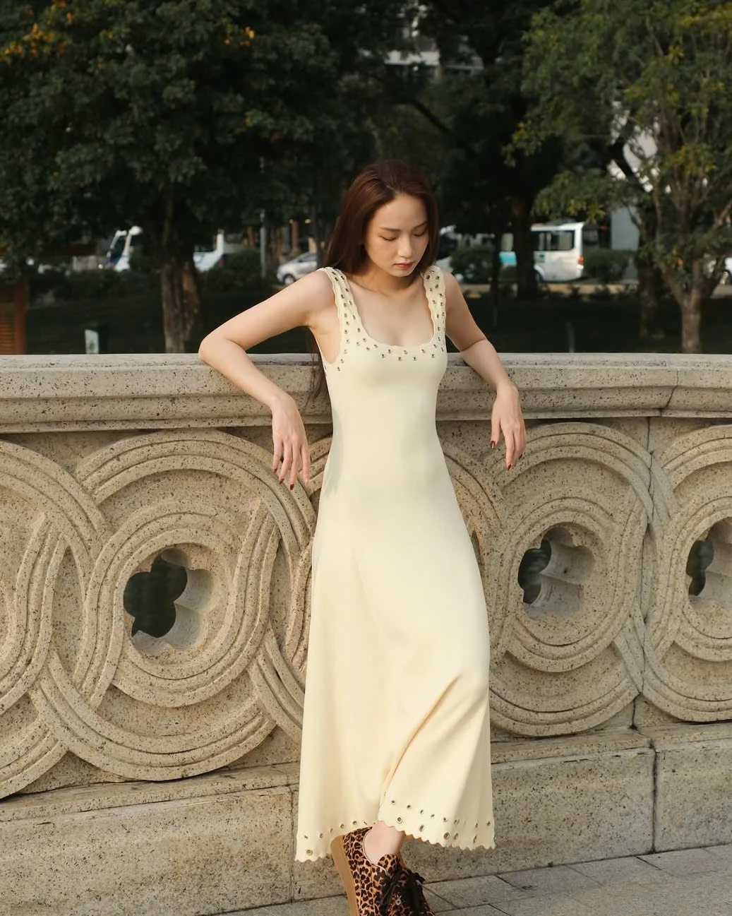 Sắm ngay sắc vàng cho tủ đồ ngày hè thêm bắt mắt - Hình 4