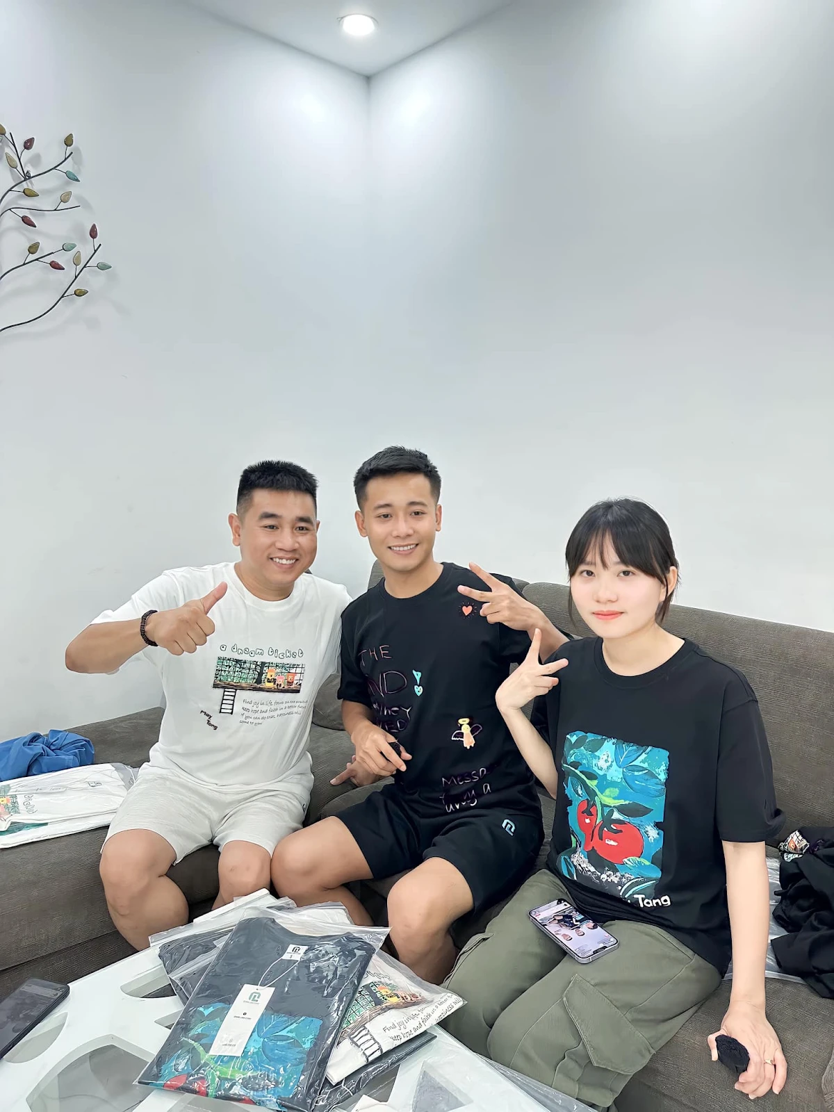 Tiến Nguyễn bị náo loạn trang cá nhân, Lôi Con lên sóng trở lại, ngoại hình lạ - Hình 7