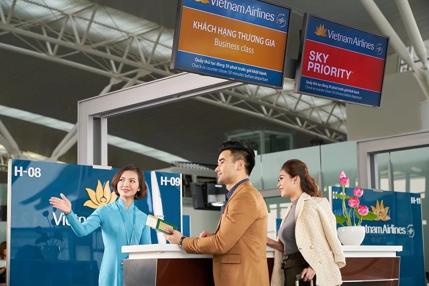 Vụ du khách nước ngoài bị xé thẻ khi lên máy bay: Thái độ nhân viên tranh cãi - Hình 3