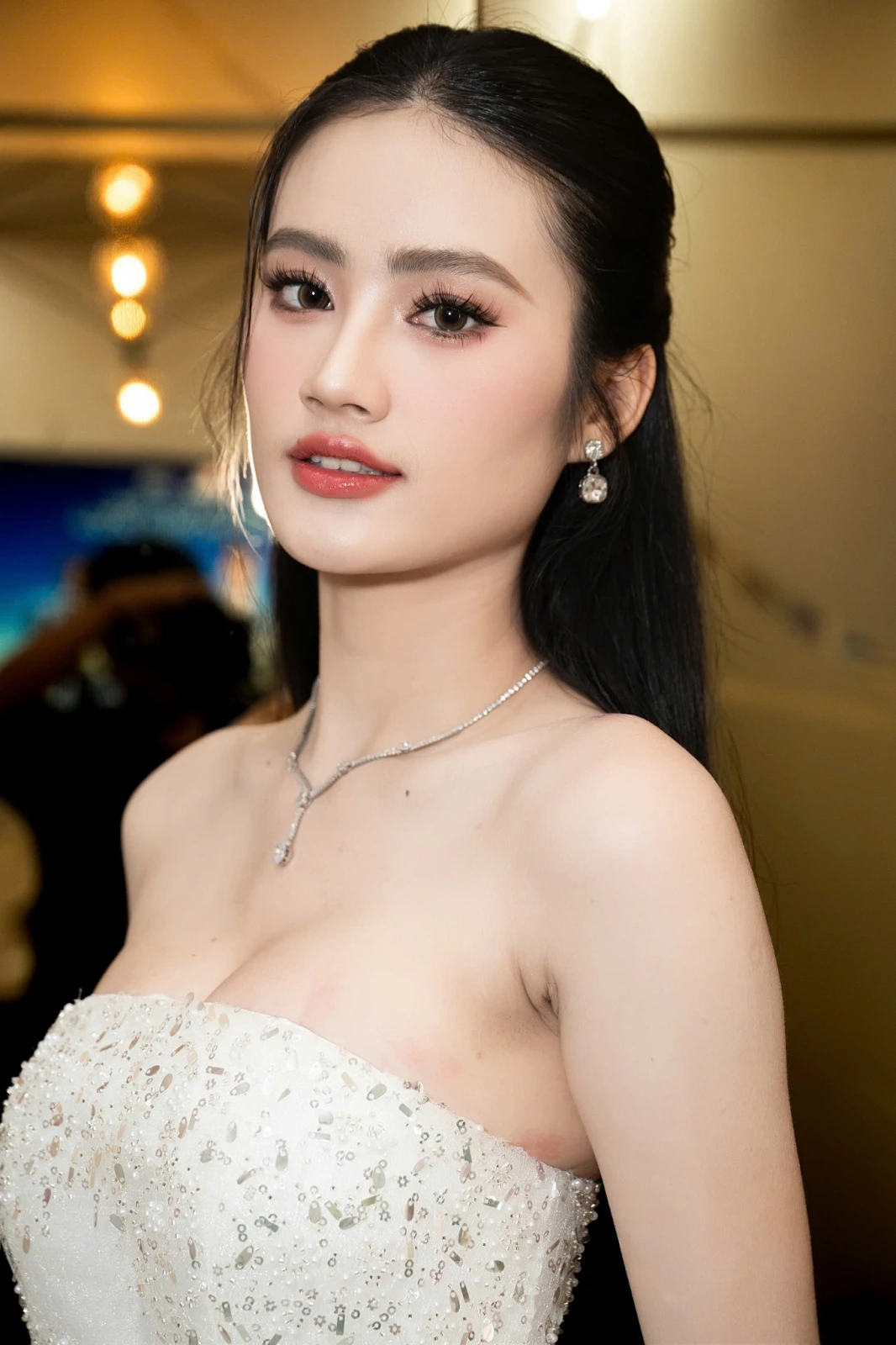 Ý Nhi ghi điểm tuyệt đối, lấn át hào quang Opal, cứu lại thời hoàng kim Sen Vàng - Hình 7