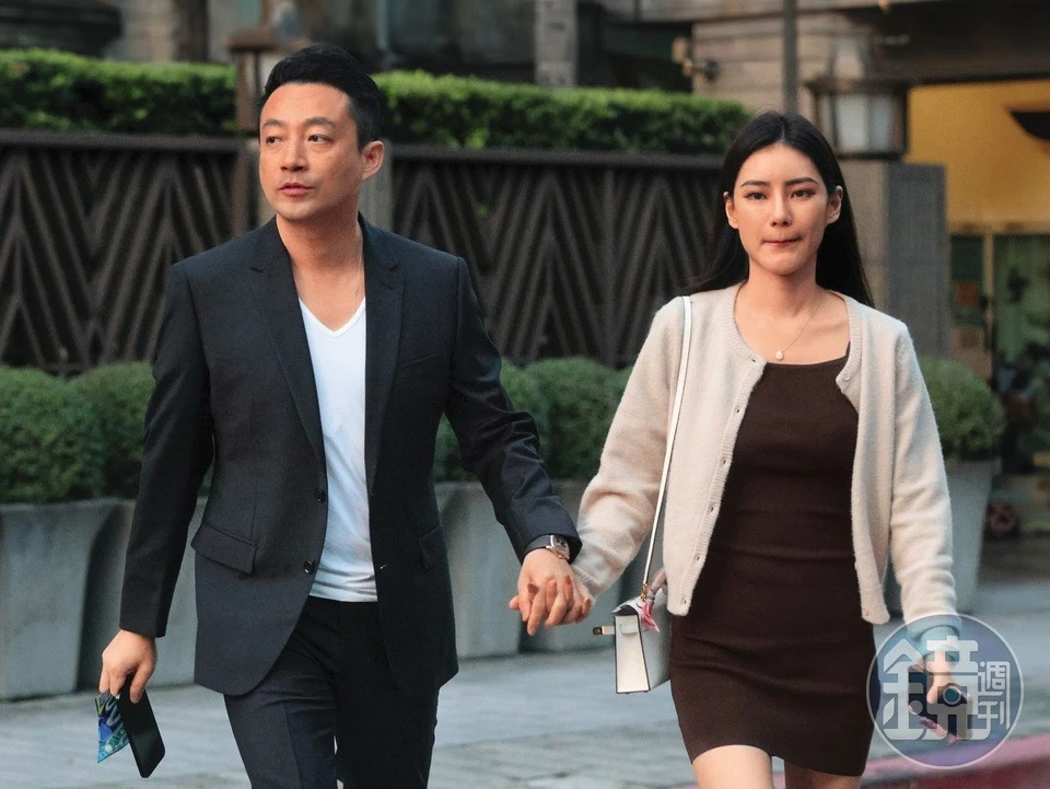 Chồng cũ cưới hot girl sau 3 tháng Từ Hy Viên qua đời: Cbiz tẩy chay gắt đám cưới khiến Uông Tiểu Phi muối mặt - Hình 7
