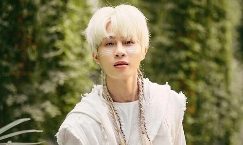 Jack lộ diện hậu ồn ào, tẩy trắng thành công, visual đậm nét bạch nguyệt quang - Hình 1