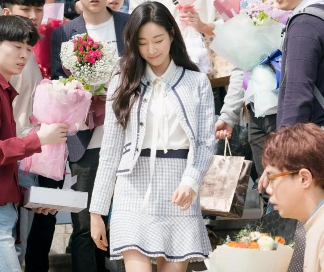Kim Sa Rang: Hoa hậu Hàn lao đao vì ồn ào tình tiề.n, nhận diễn tiểu phẩm rác - Hình 7