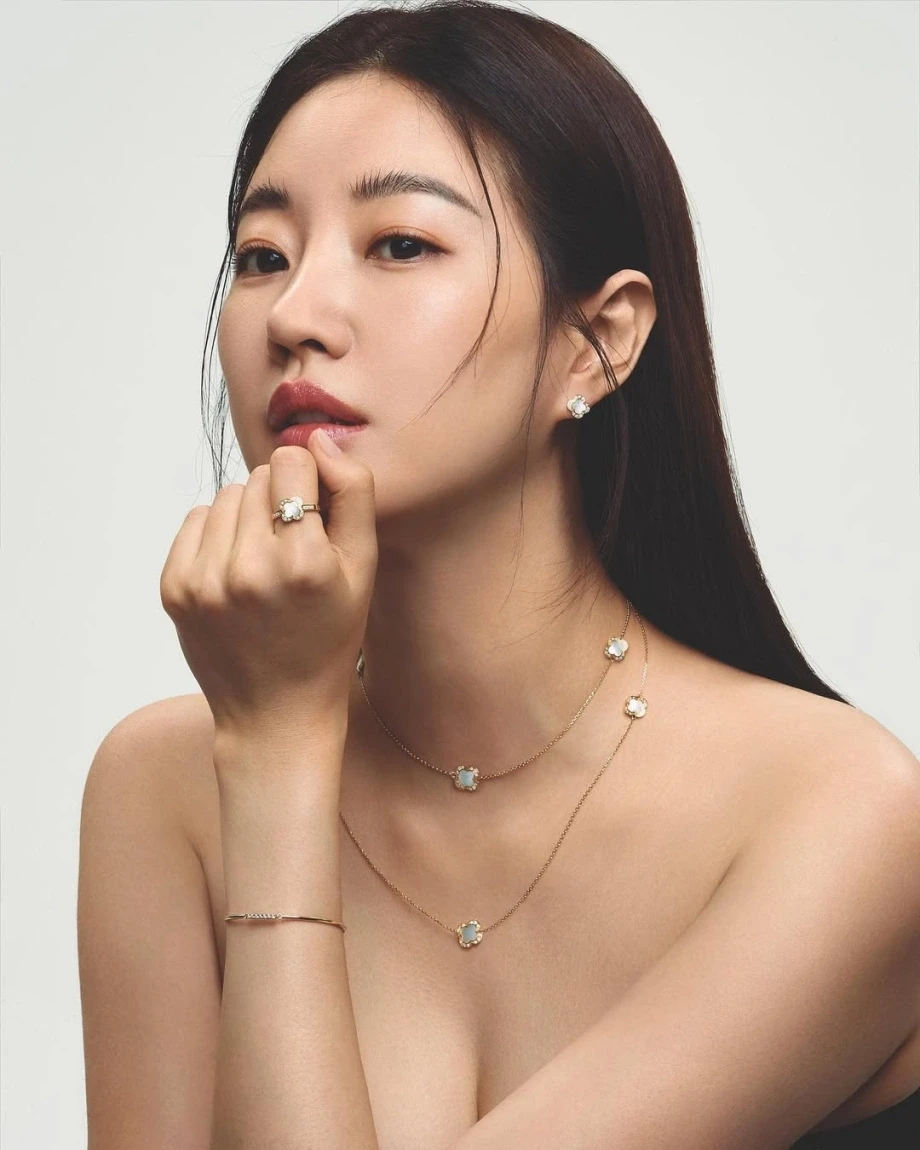 Kim Sa Rang: Hoa hậu Hàn lao đao vì ồn ào tình tiề.n, nhận diễn tiểu phẩm rác - Hình 3