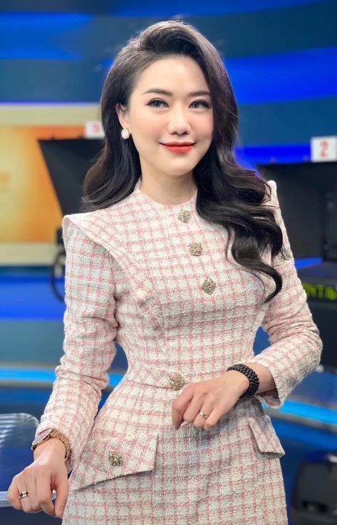 Lễ diễu binh mừng 30/4: 1 nữ MC cướp lời bạn dẫn, VTV bị nói quay tệ - Hình 4