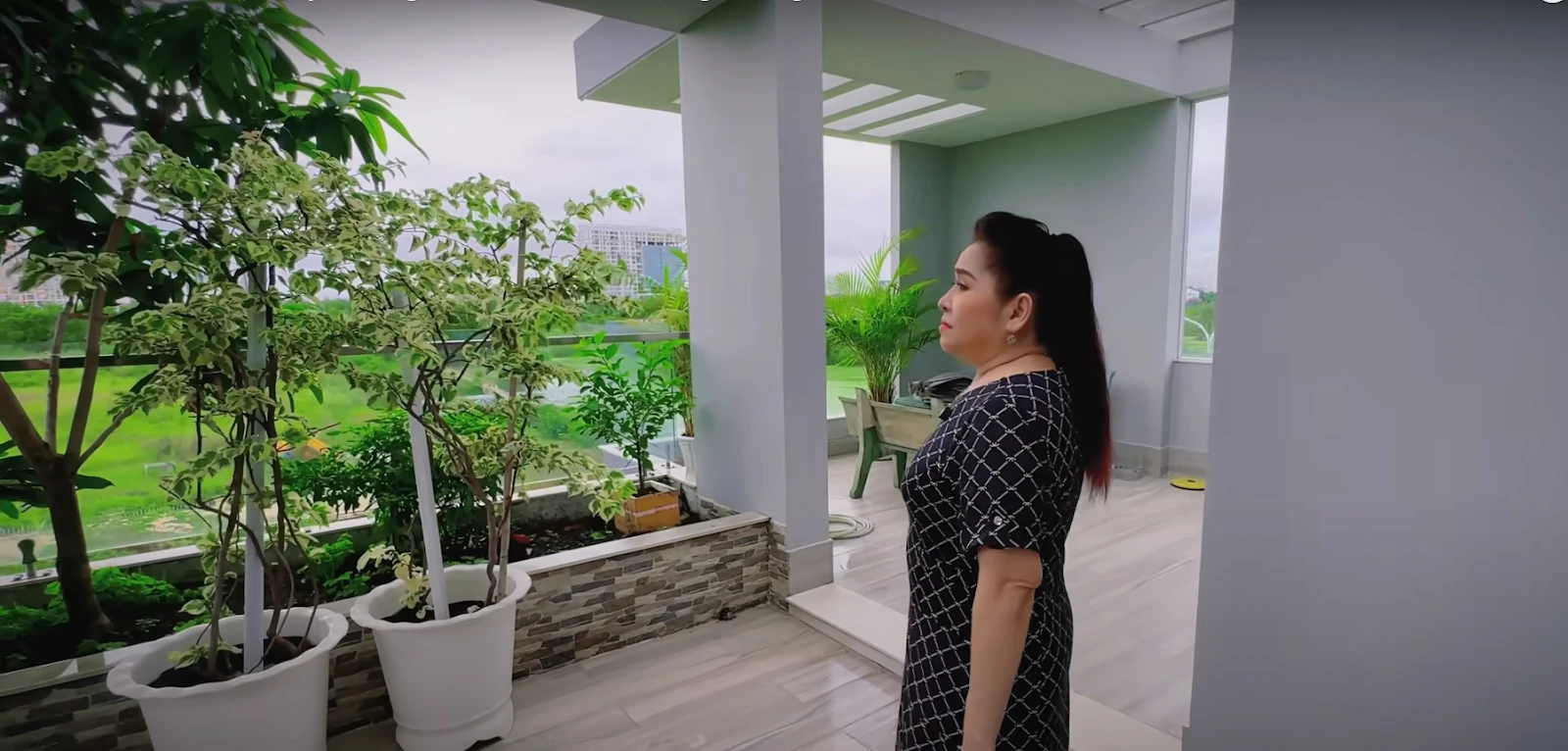 NSƯT Phượng Hằng: Hơi dài nhất làng cải lương, ở biệt thự chục tỷ, chồng là ai? - Hình 8