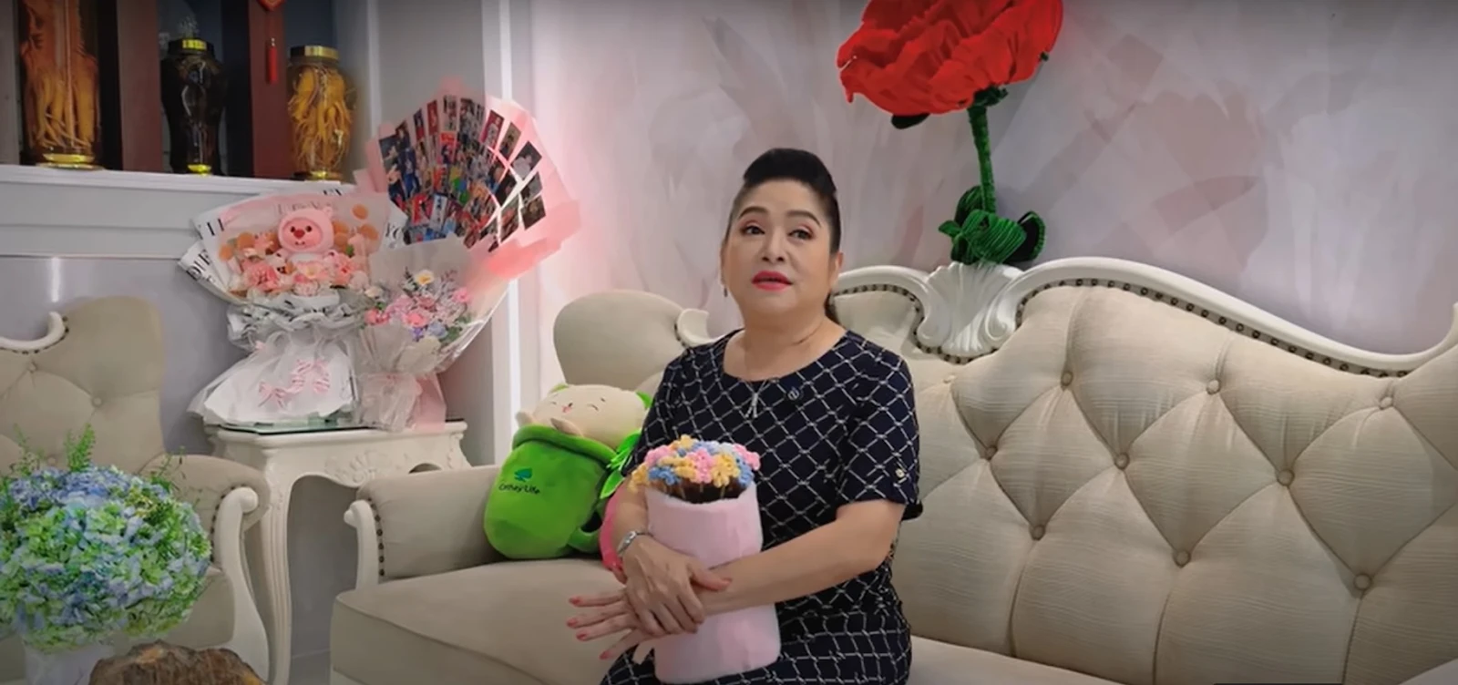 NSƯT Phượng Hằng: Hơi dài nhất làng cải lương, ở biệt thự chục tỷ, chồng là ai? - Hình 10