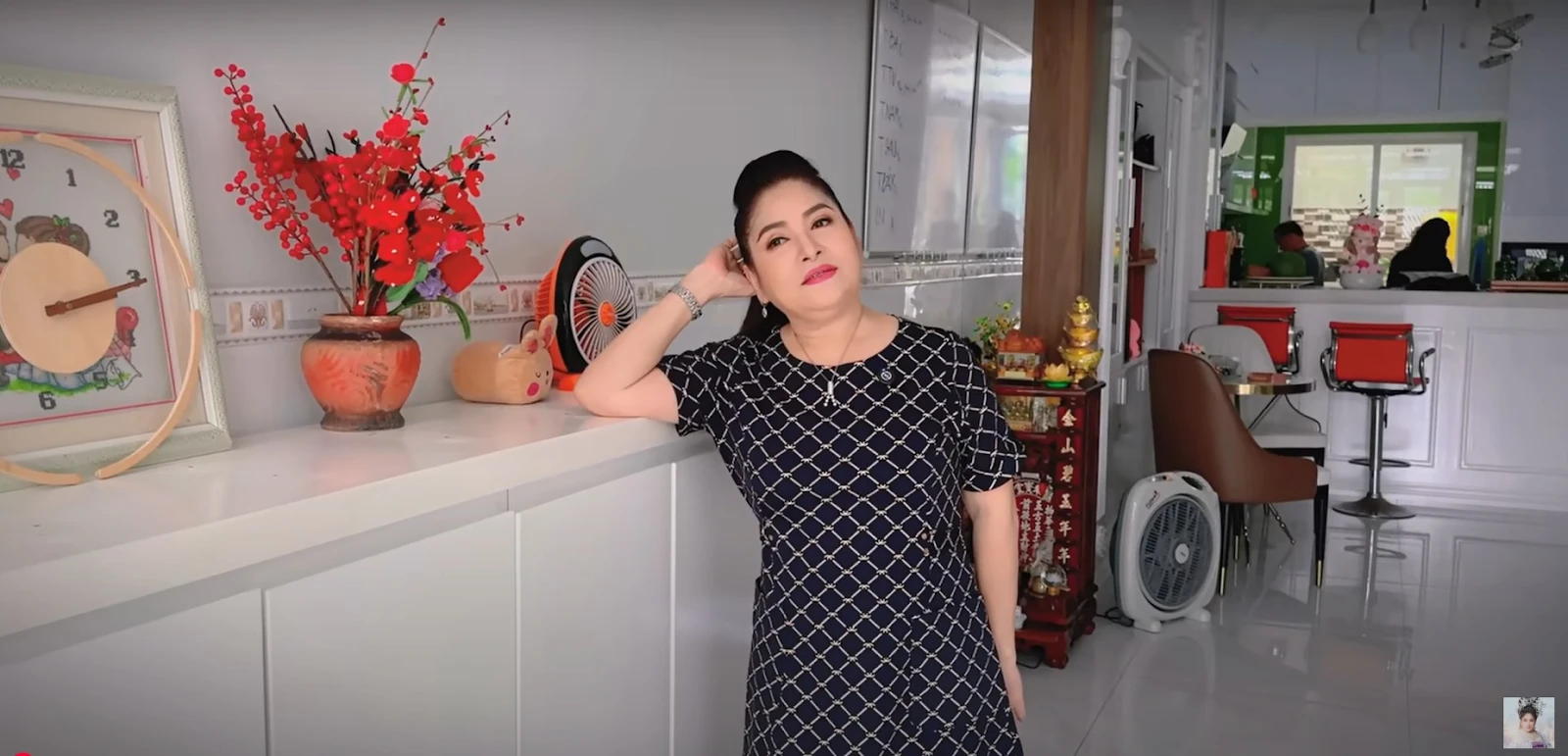 NSƯT Phượng Hằng: Hơi dài nhất làng cải lương, ở biệt thự chục tỷ, chồng là ai? - Hình 9