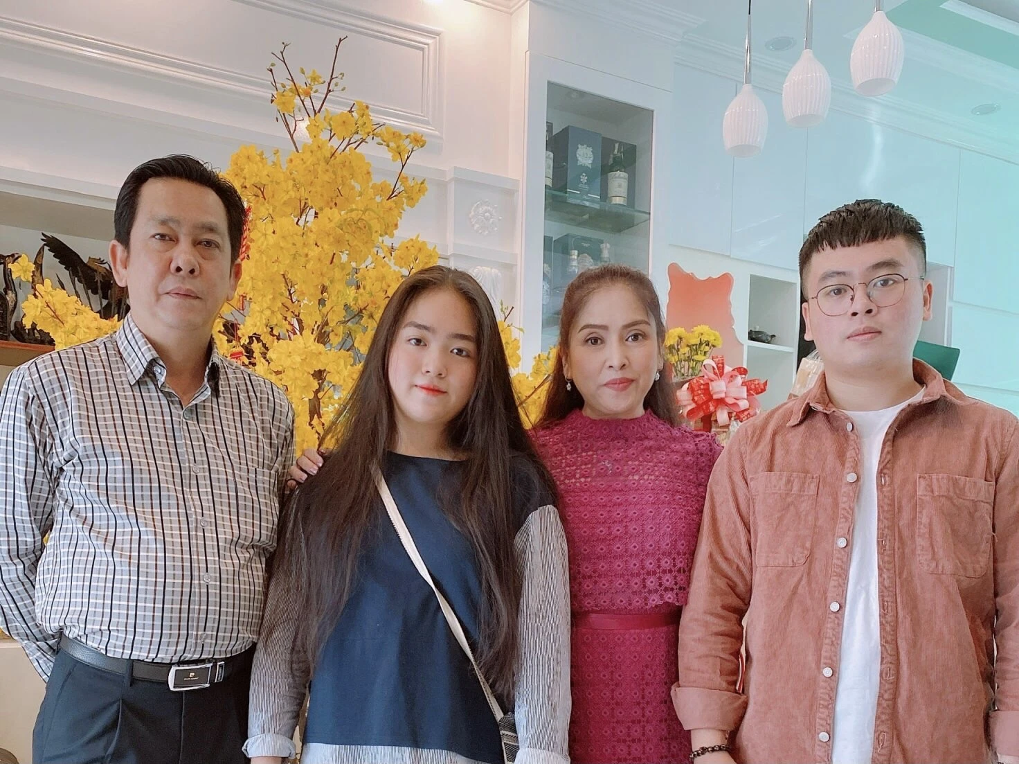 NSƯT Phượng Hằng: Hơi dài nhất làng cải lương, ở biệt thự chục tỷ, chồng là ai? - Hình 5