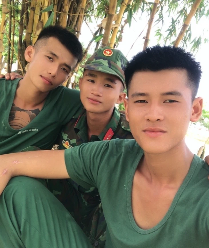 QN Thanh Hiếu Đặc nhiệm 2K5 dọn sạch quá khứ sau clip tặng hoa 17M view là ai? - Hình 3