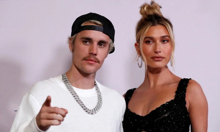 Vợ Justin Bieber bắt chước tình cũ chồng, cợt nhả tình yêu của Selena Gomez - Hình 1