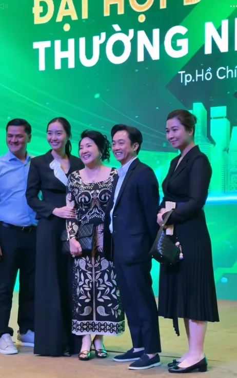 Cường Đô La thay mẹ nắm quyền, em gái lộ diện, được khen ăn đứt 1 điều - Hình 7