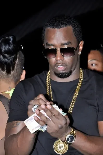 Diddy lộ thỏa thuận bí mật, chi 100.000 USD bịt miệng, 2 ái nữ làm điều sốc? - Hình 1