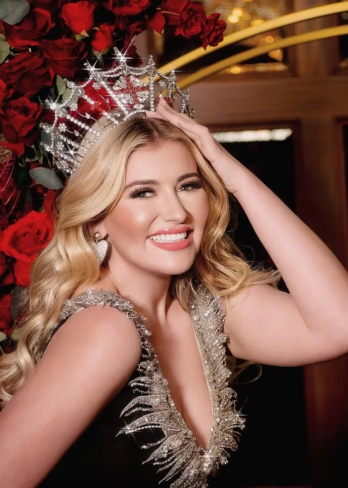 Miss World 2025: đại diện 90kg của Anh bỏ thi, từng bị Ý Nhi dìm hàng cỡ này? - Hình 3