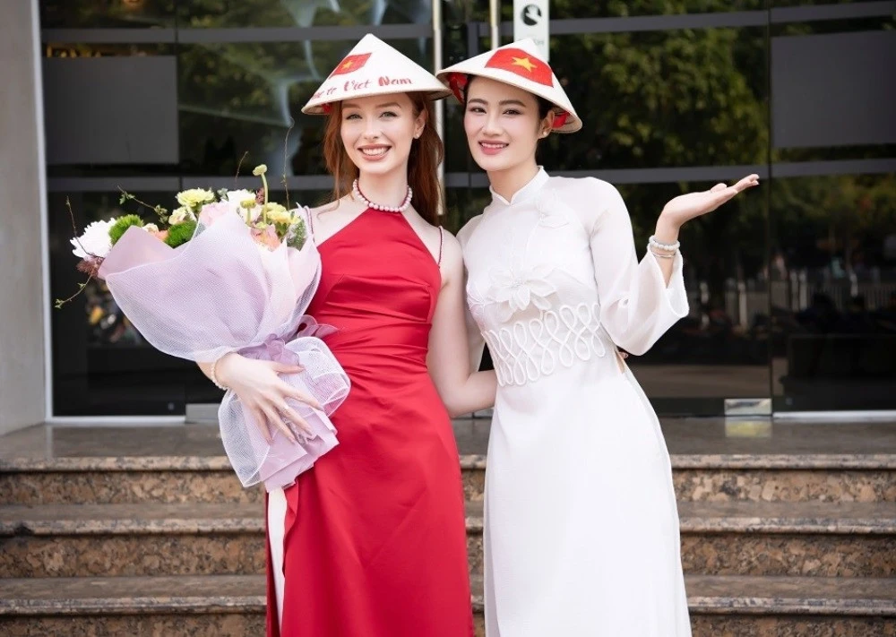 Miss World 2025: đại diện 90kg của Anh bỏ thi, từng bị Ý Nhi dìm hàng cỡ này? - Hình 6