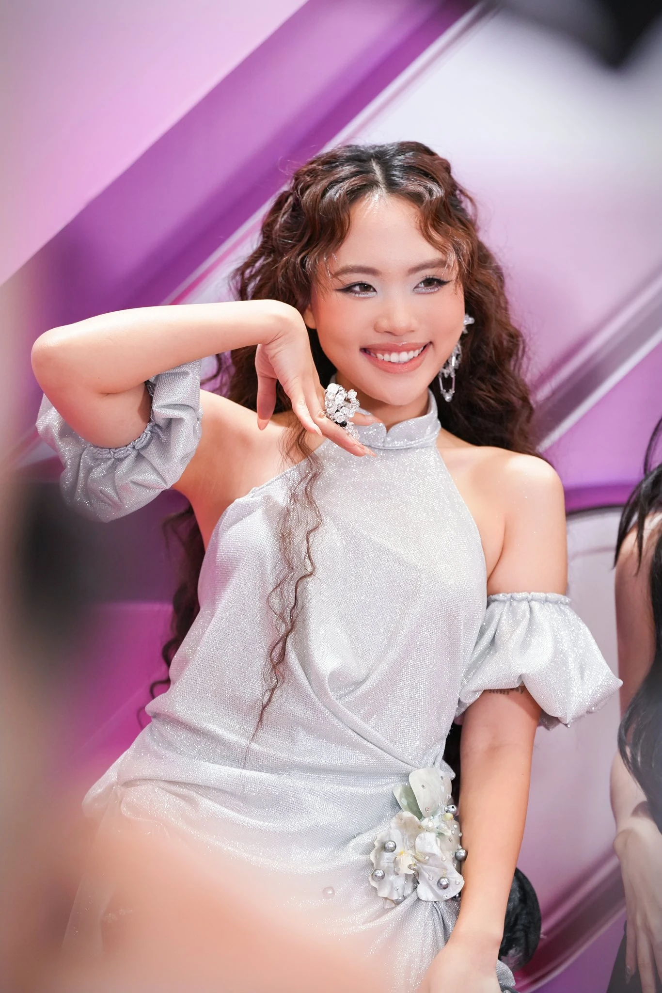 Phương Mỹ Chi khoe nốt cao tại Trung Quốc trước dàn quái thú quốc tế, Quán quân Giọng Hát Việt lại bị ch.ỉ tríc.h - Hình 5