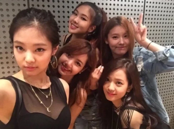 Thành viên hụt Blackpink khóc nức nở vì 1 hành động quá sốc của Lisa - Hình 2