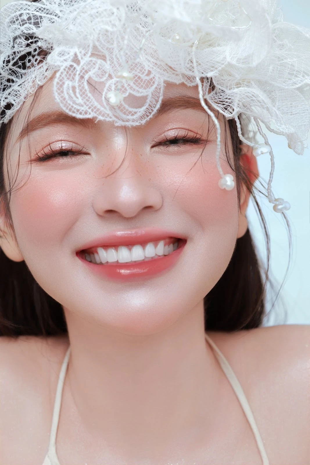 Vợ Quang Hải phẫu thuật thẩm mỹ bị nhầm Hòa Minzy, vợ Văn Hậu khoe đẹp tự nhiên - Hình 4