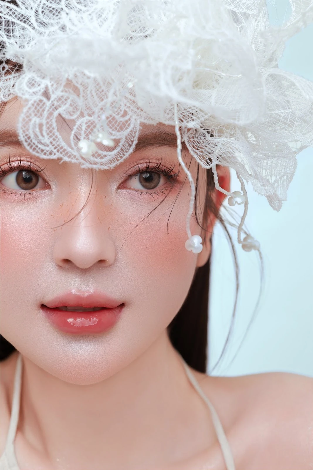 Vợ Quang Hải phẫu thuật thẩm mỹ bị nhầm Hòa Minzy, vợ Văn Hậu khoe đẹp tự nhiên - Hình 2